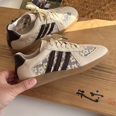 Retro Leather Breathable Mesh Embroidered Lace-Up Sneakers