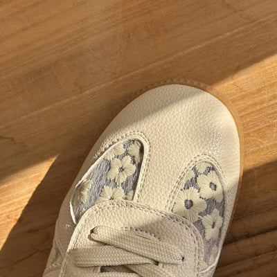 Retro Leather Breathable Mesh Embroidered Lace-Up Sneakers