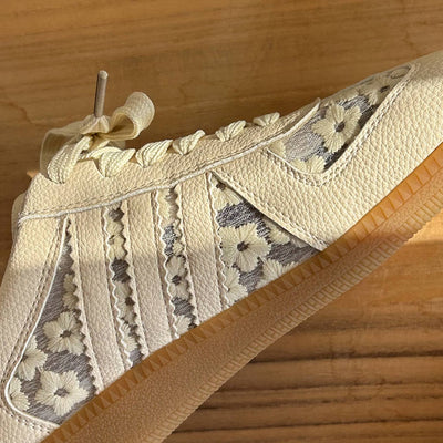 Retro Leather Breathable Mesh Embroidered Lace-Up Sneakers