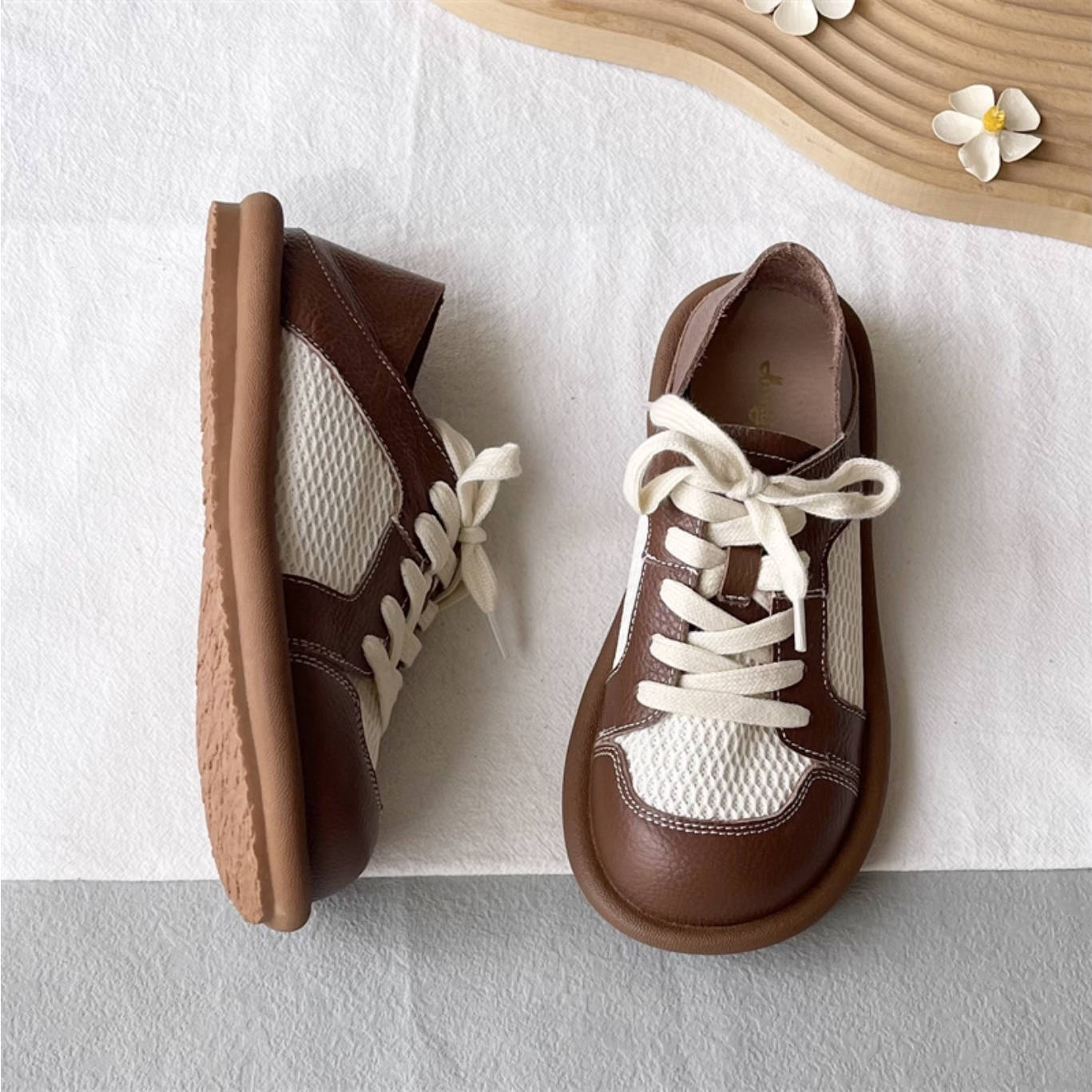 Top Leather Retro Soft Sole Mesh Patchwork Lace-Up Flat Shoes