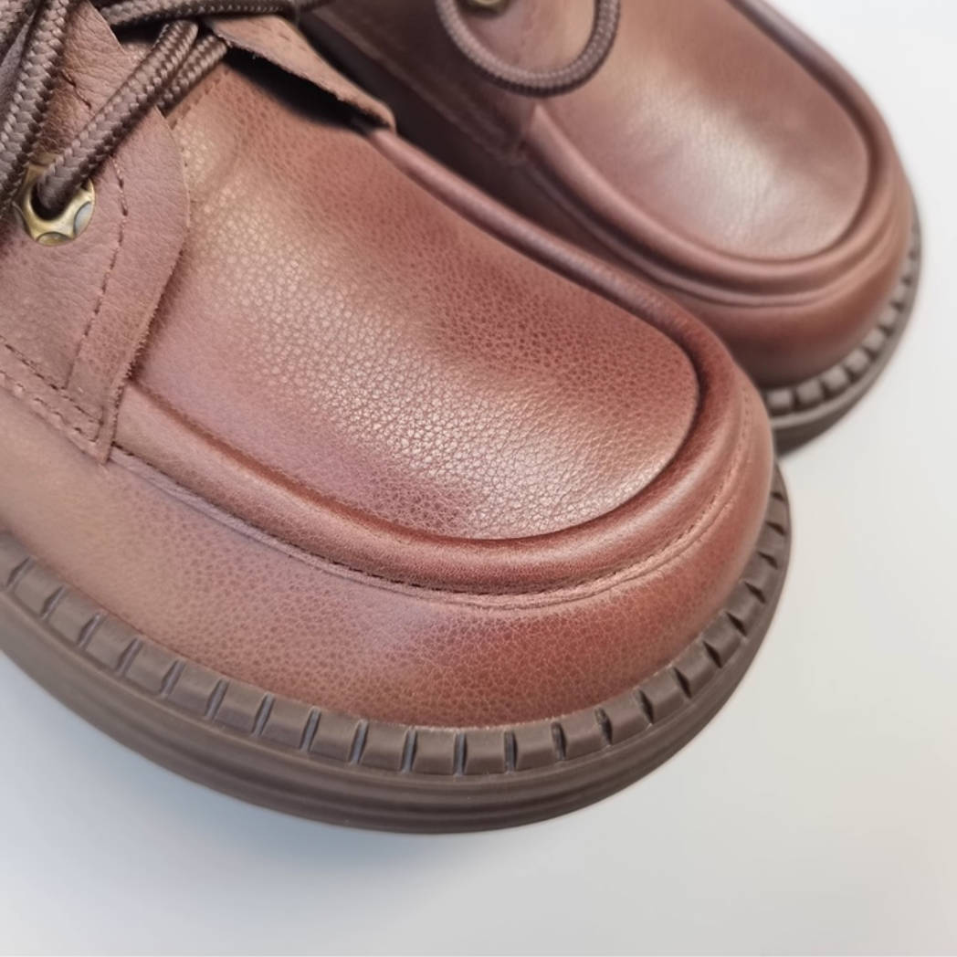 Chaussures rétro à enfiler, en cuir, bout large, semelle souple et épaisse, à lacets.