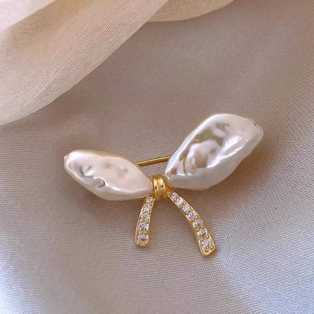 Irregular Pearl Bow Shining Alloy Brooch
