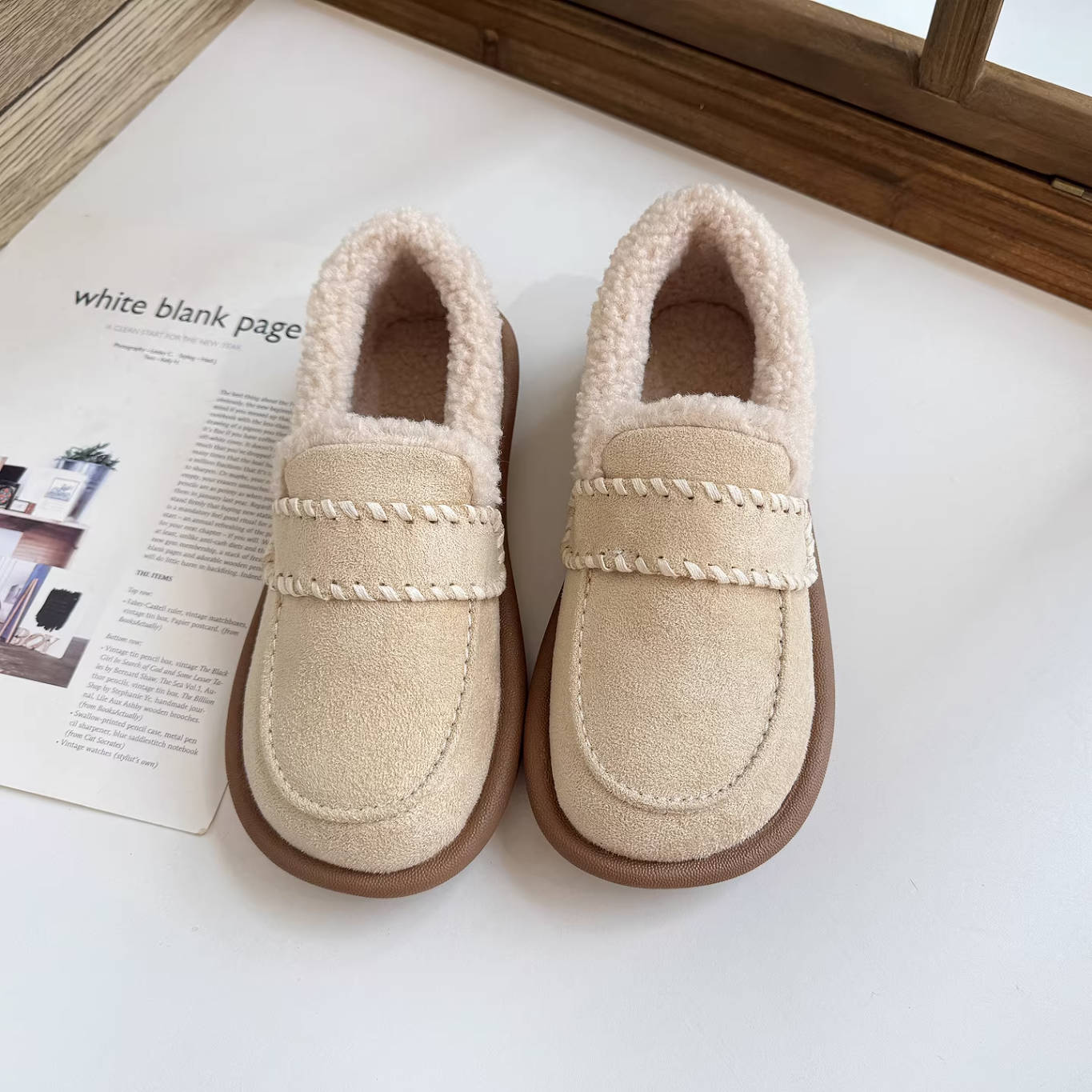 Warm Sueded Shallow Round Wide Toe Fleece-Lined Flat Shoes