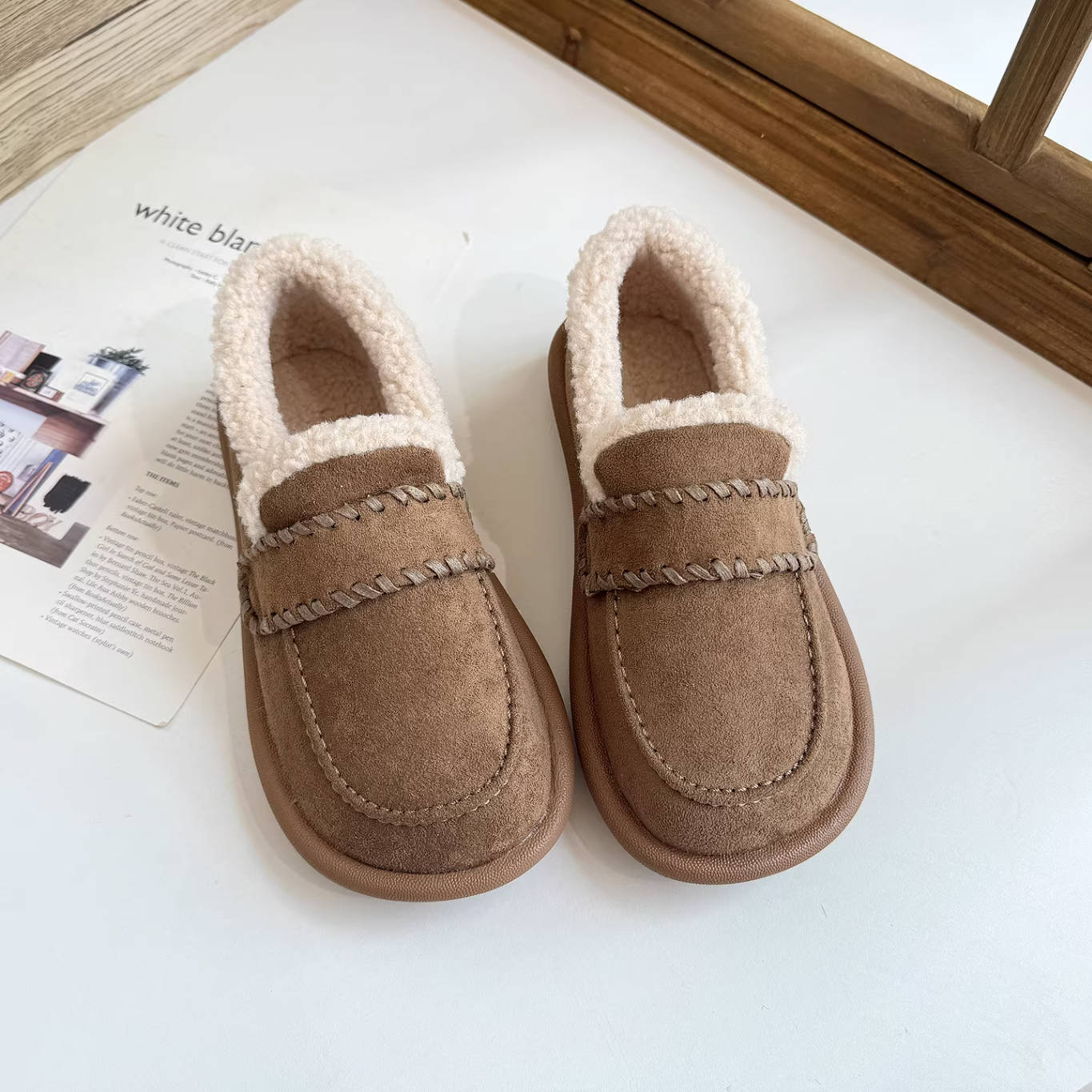 Warm Sueded Shallow Round Wide Toe Fleece-Lined Flat Shoes