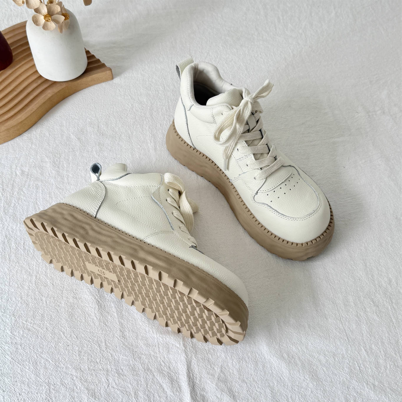 Babakud Causal Leather Platform Soft Sole Lace-Up Shoes