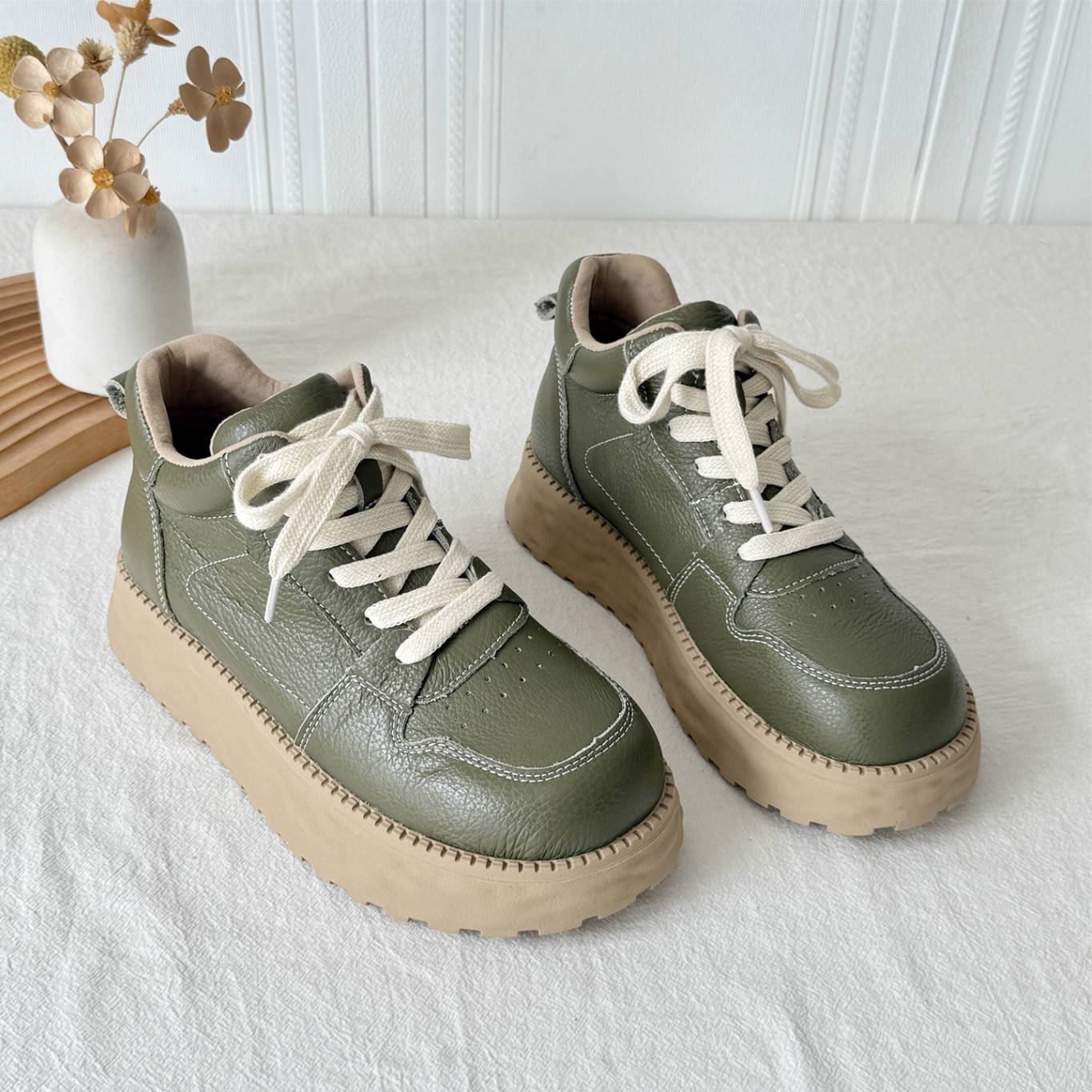 Babakud Causal Leather Platform Soft Sole Lace-Up Shoes