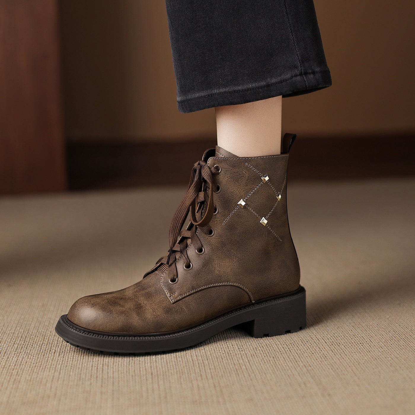 Vintage Fashionable Leather Studs Lace-Up Chunky Boots