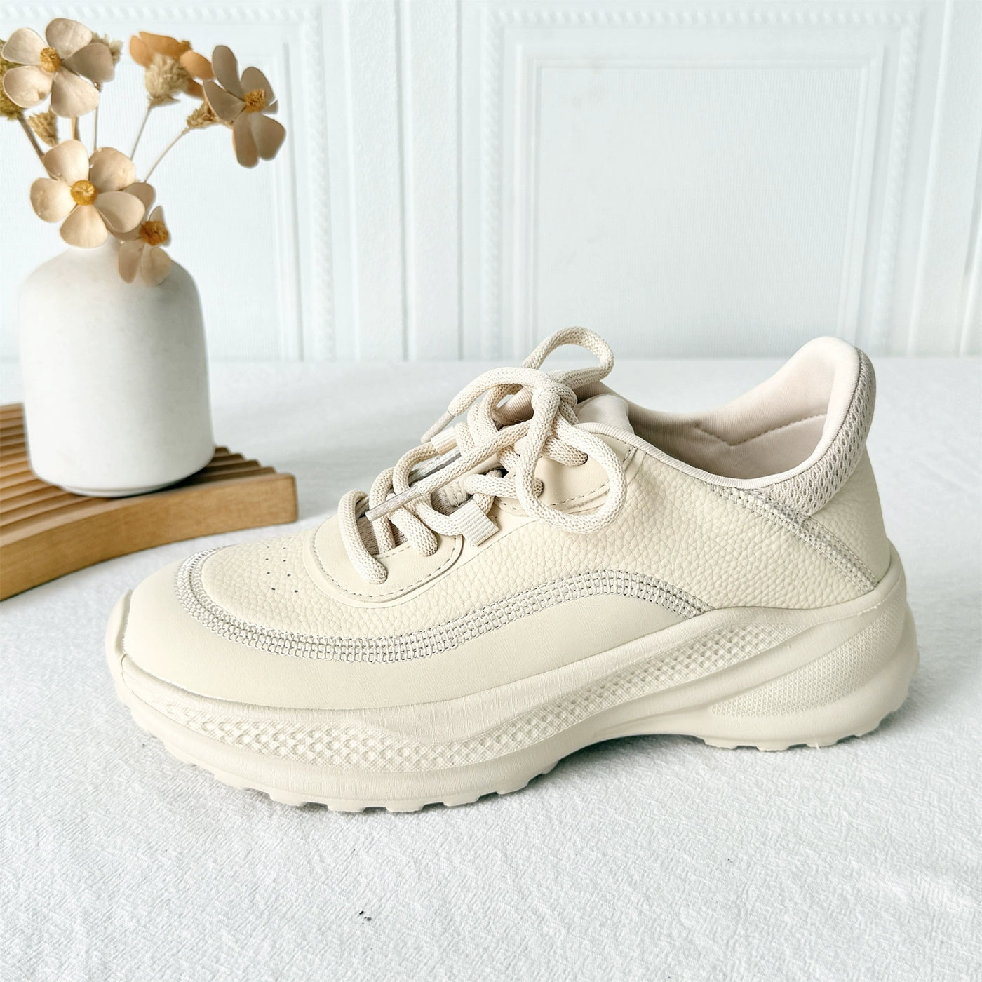 Casual Leather Versatile Soft Thick Sole Lace-Up Sports Sneakers