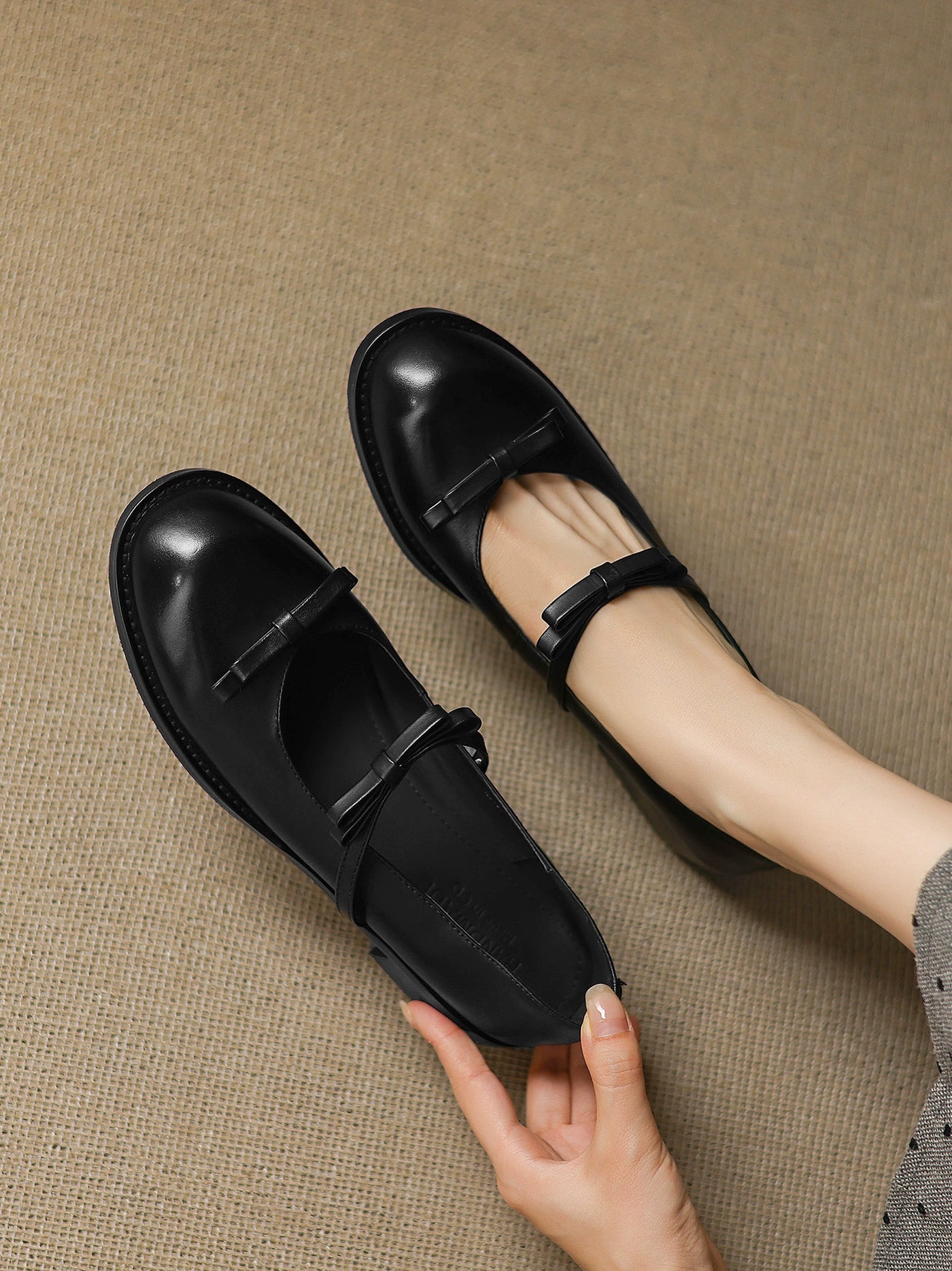 Women Retro Leather Chunky Round Toe One Straped Shoes