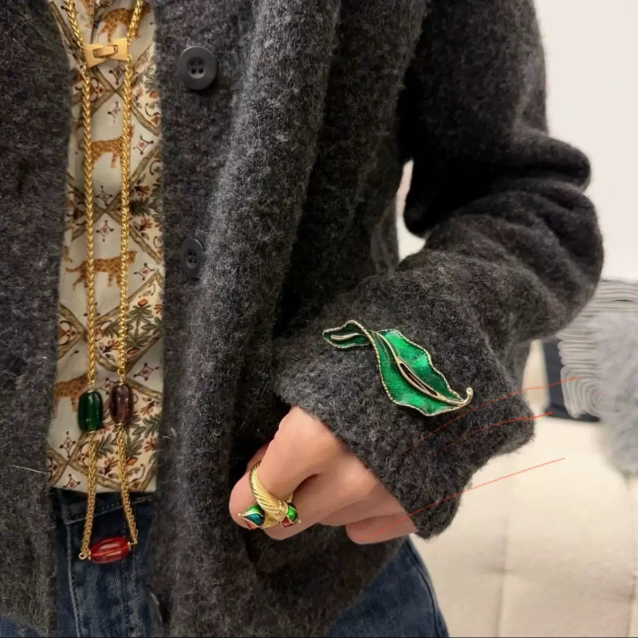 Vintage Women Green Leaf 18K Gold Coat Pin