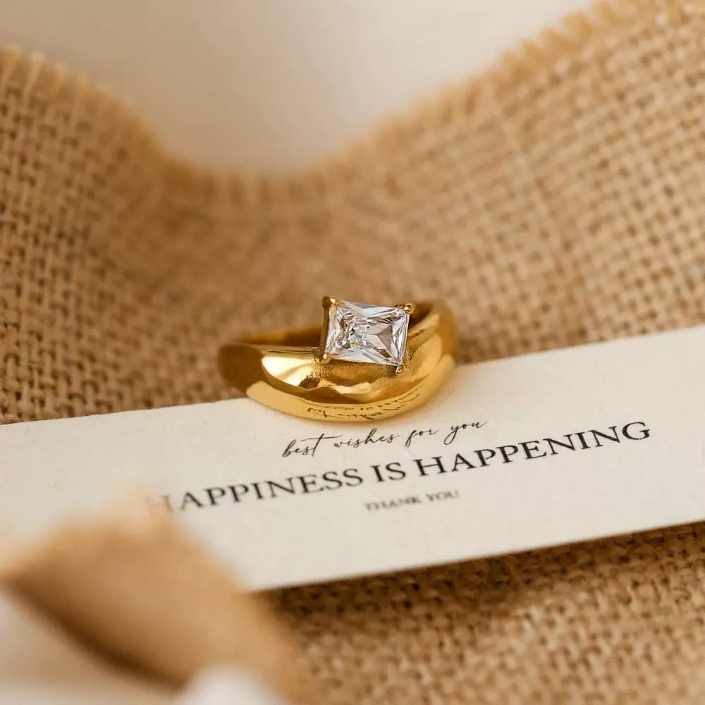 Vintage Women 18K Gold Square Diamond Elegant Ring