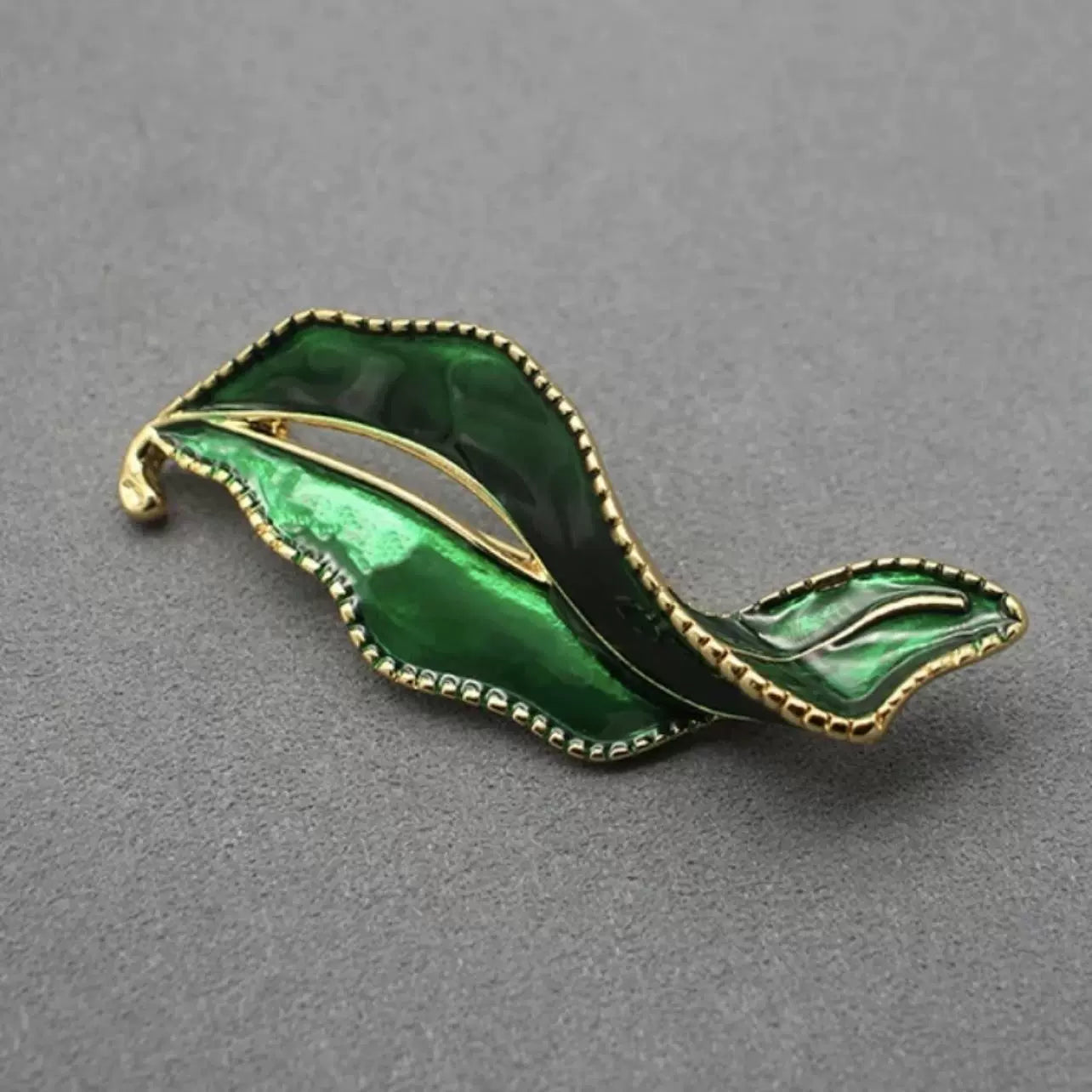 Vintage Women Green Leaf 18K Gold Coat Pin