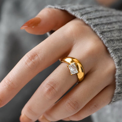 Vintage Women 18K Gold Square Diamond Elegant Ring