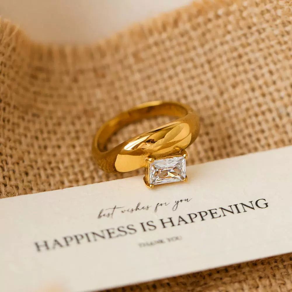 Vintage Women 18K Gold Square Diamond Elegant Ring