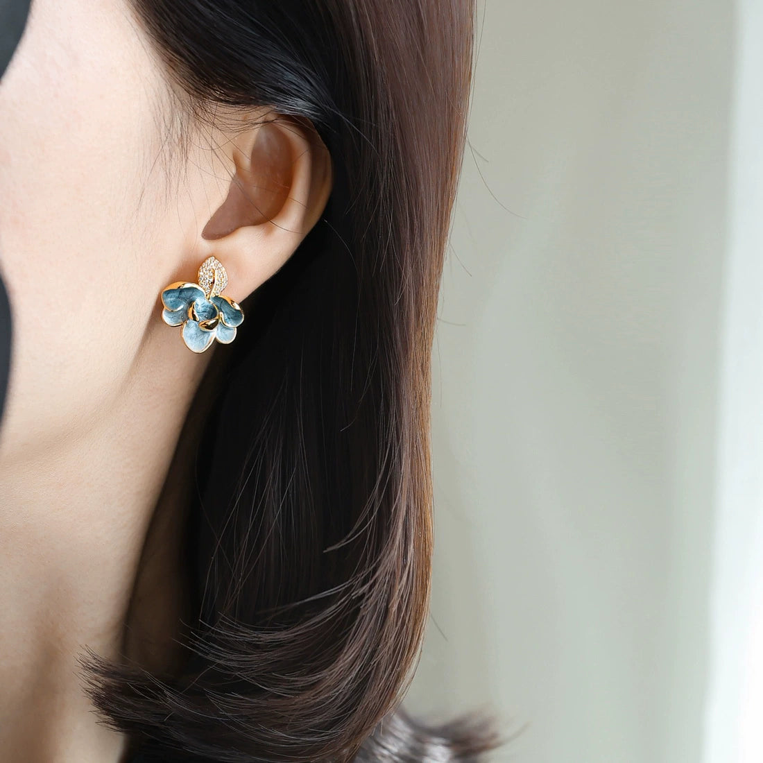 Women Elegant Vintage Enamel 18K Gold Pearl Asymmetrical Earrings