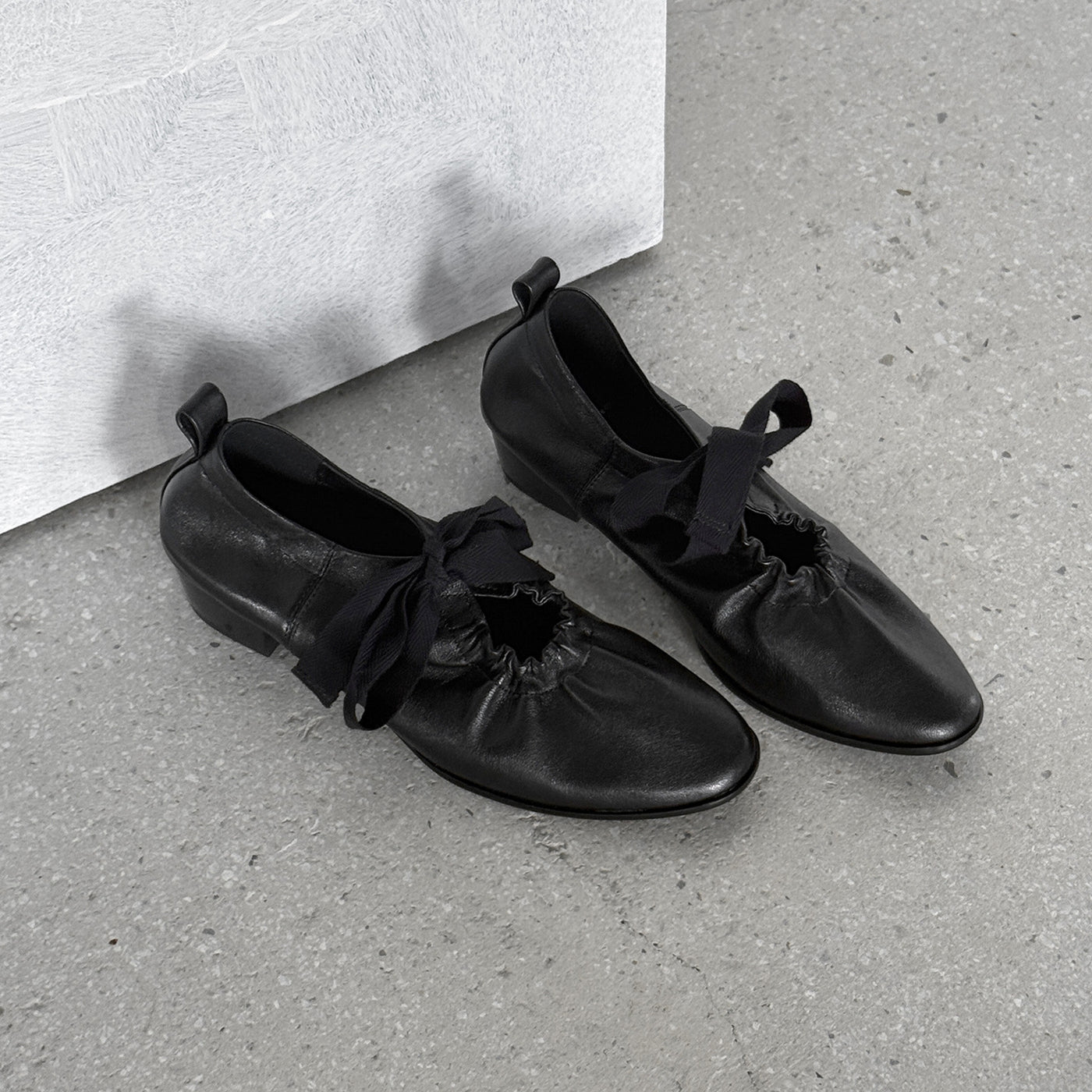 Elegant Sheepskin Leather Pointed Toe Lace-Up Chunky Shoes