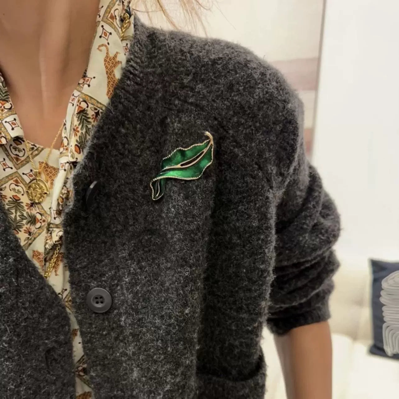 Vintage Women Green Leaf 18K Gold Coat Pin