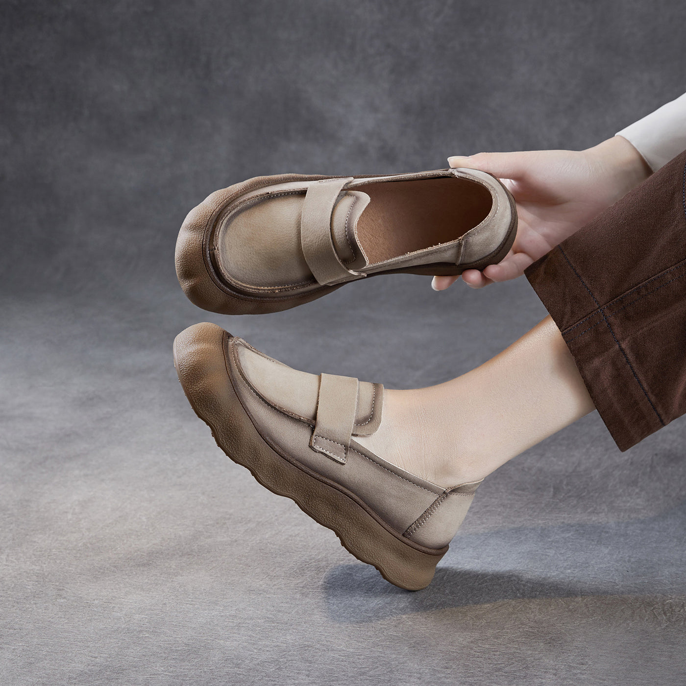 Retro Leather Casual Soft Sole Slip-On Versatile Loafer Shoes