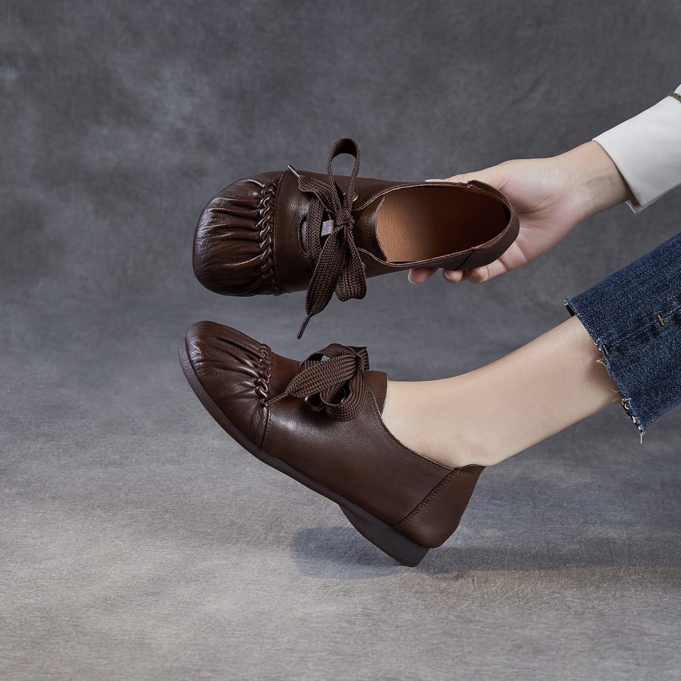 Women Retro Top Leather Closed Toe Lace-Up Flat Shoes