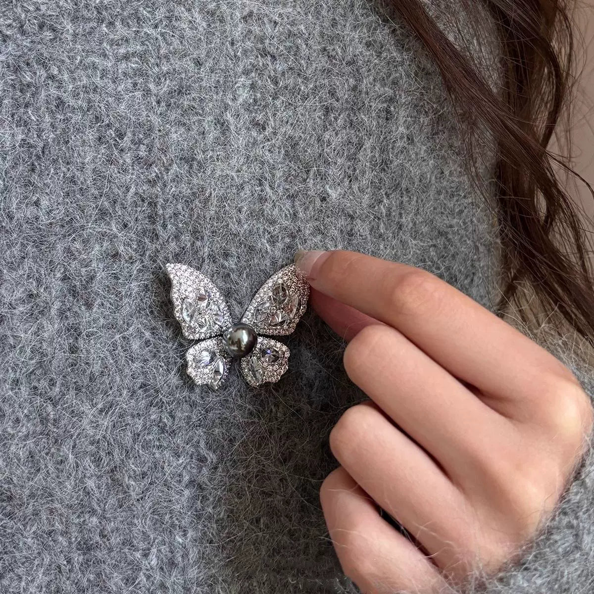 Babakud Elegant Diamonds Butterfly Pearl Shinny Brooch