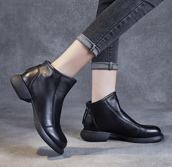 Botas minimalistas de cuero negro suave de primavera 