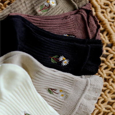 Autumn Winter Retro Chrysanthemum Embroidery Ruffle Socks Oct 2021 New-Arrival 