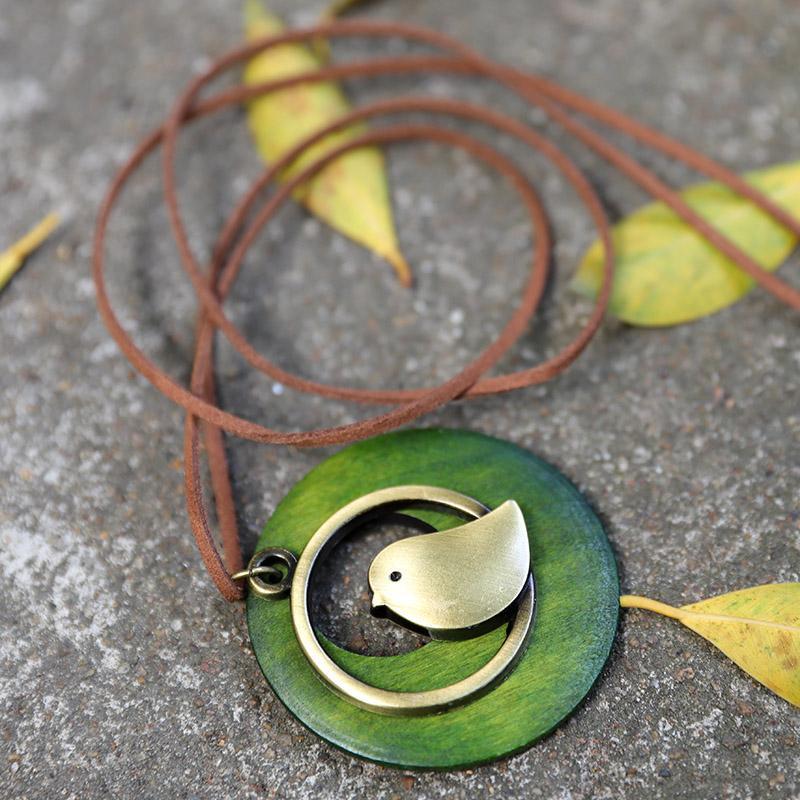 Cute Metal Bird Shape Round Wood Pendant Necklace Jewelry 