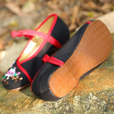 Exquisite Women Ethnic Flower Embroidery Black Cloth Shoes - Babakud