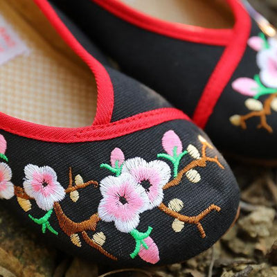Exquisite Women Ethnic Flower Embroidery Black Cloth Shoes