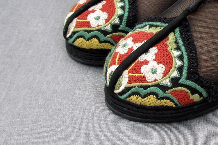 Spring And Summer Embroidered National Mesh Sandals
