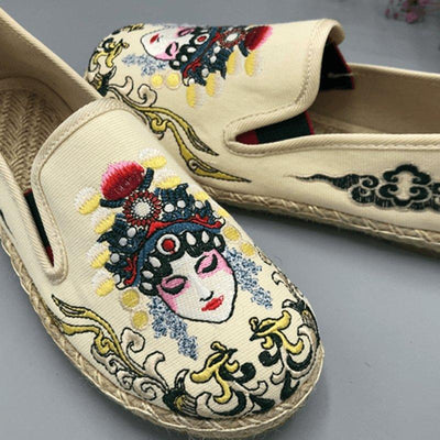 Women Breathable Casual Slip On Embroidered Flat Shoes 35-44 2019 Jun New 